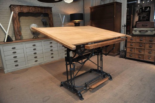 антикварная мебель - стол архитектора из металла и дерева