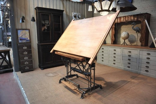 антикварный стол архитектора из металла и дерева