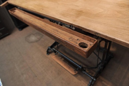 старинный стол для архитекторов, металл и дерево