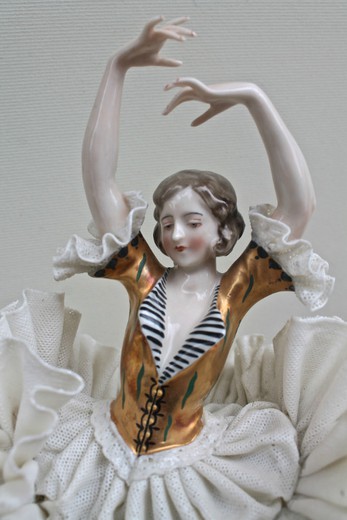 старинная фарфоровая статуэтка балерина
