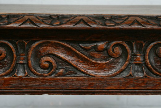 старинная мебель - стол из дуба с резьбой, 20 век