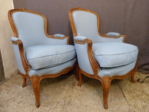 старинные парные кресла бержер из ореха, 20 век
