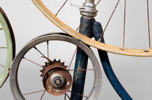 антикварная чугунная панель на стену велосипед