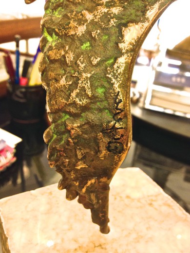 антикварная бронзовая скульптура с мрамором