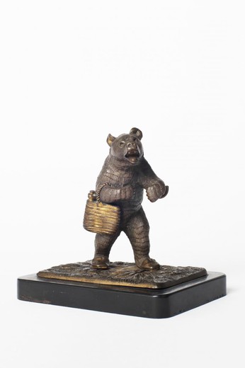старинная бронзовая скульптура медведя, 20 век