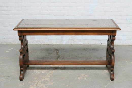 антикварная мебель - кофейный столик из ореха, начало 20 века