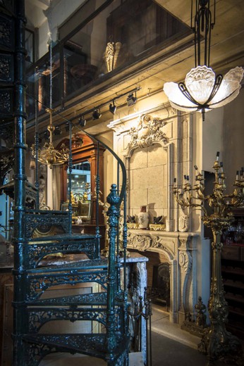 Старинная винтовая (спиральная) лестница. Купить в антикварном магазине Москве