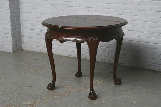 Антикварная мебель - Кофейный столик. Выполнен из дерева (орех) с резьбой в стиле Чиппендейл. Старинный, в прекрасном состоянии. Европа, Бельгия, 1940-е гг.