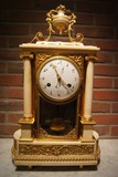 Каминные часы в стиле Людовика XVI