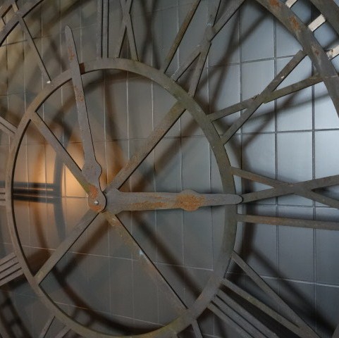 Промышленный антиквариат - индастриал. Двухметровые башенные часы. Франция.