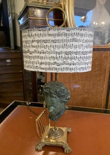 Антикварная настольная лампа «Бетховен»