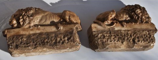 Antique pair sculptures "Lions"