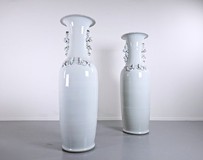 Большие антикварные вазы