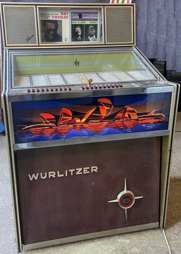 Винтажный музыкальный аппарат Wurlitzer