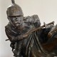 Антикварная скульптура «Солдат на коне»