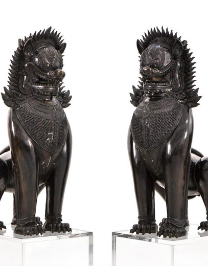 Antique sculptures "Lions of Fo"