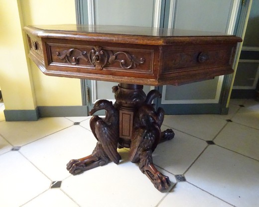 Antique pedestal table