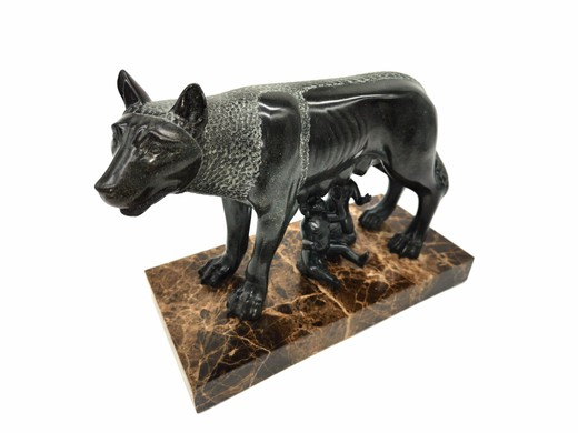 Скульптура "Капитолийская волчица"