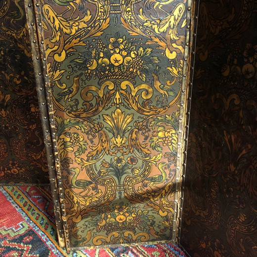 Antique screen