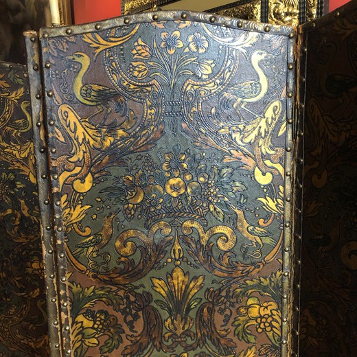 Antique screen