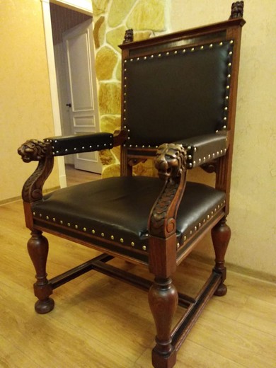 Антикварное кресло-трон