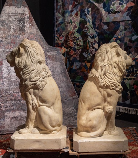 Antique pair sculptures "Lions"