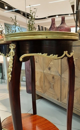 Антикварный столик в стиле Людовика XVI