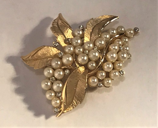 Large vintage brooch "Bunches" Trifari