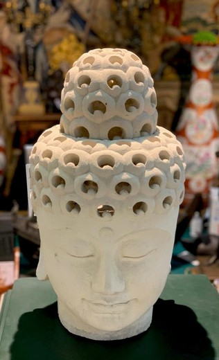 Скульптура «Голова Будды»