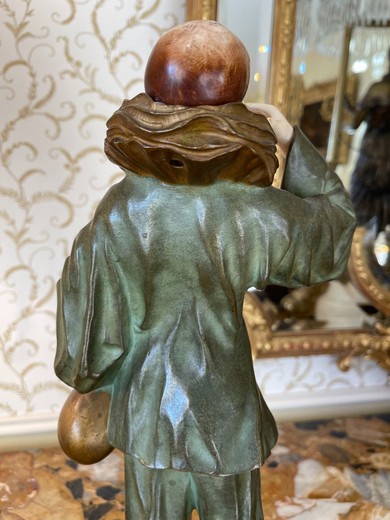 Антикварная скульптура "Пьеро с мандолиной"