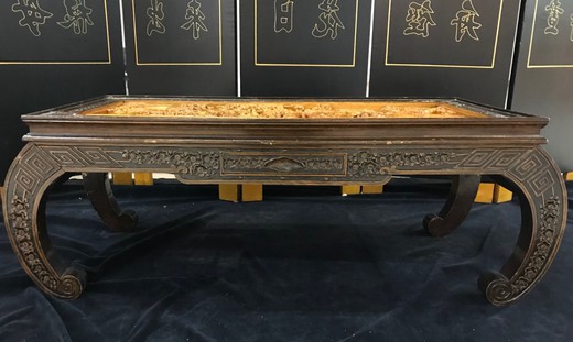 Антикварный резной столик в восточном стиле