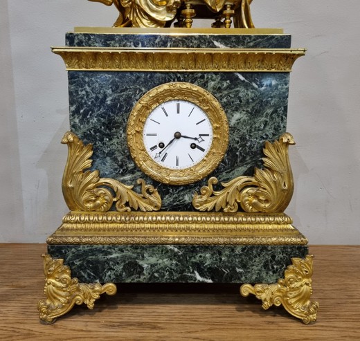 Mantel clock antique