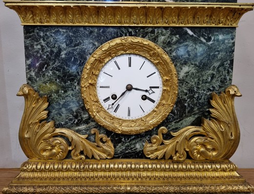 Mantel clock antique