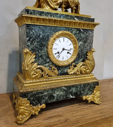 Mantel clock antique