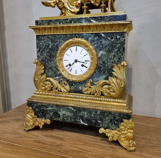 Mantel clock antique