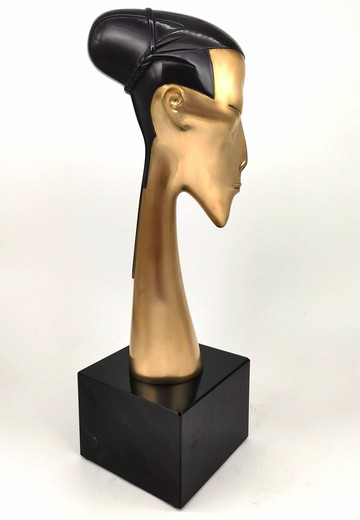 Скульптура «Степная Нефертити»