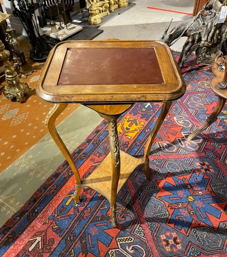 Антикварный столик для рукоделия