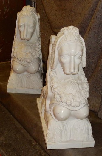 Антикварные скульптуры "Сфинксы"