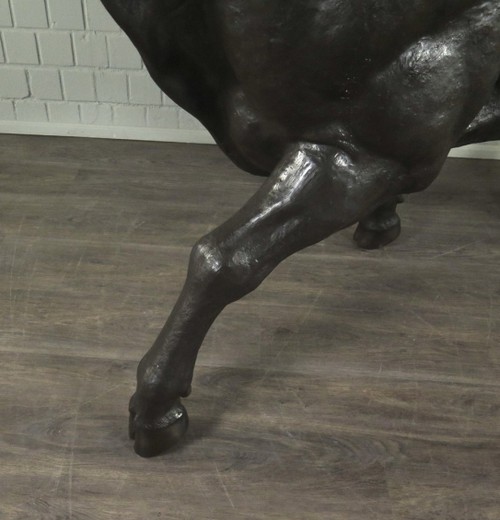 Большая антикварная скульптура "Бык"