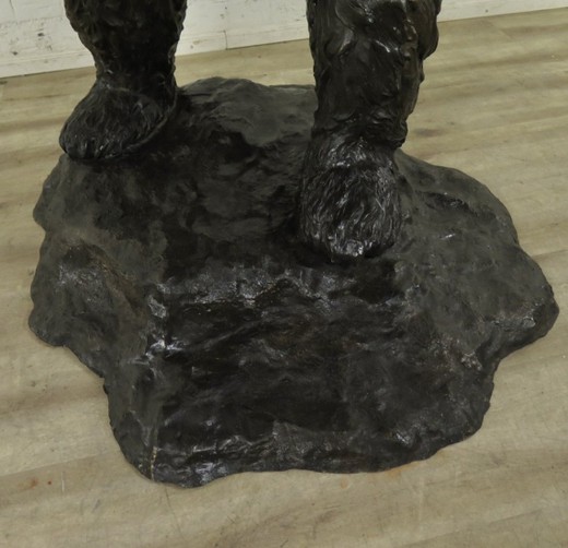 Большая антикварная скульптура «Медведь»