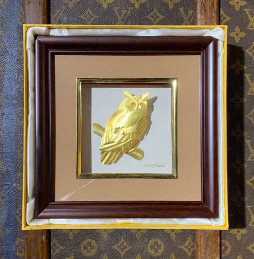 An interior decoration element an owl