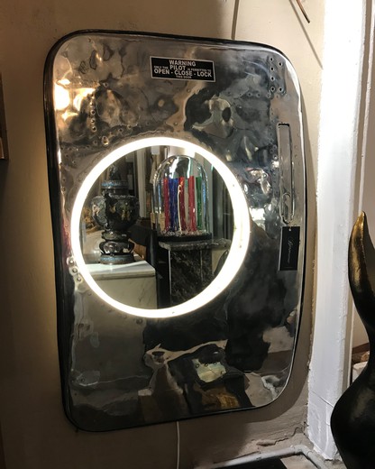 Винтажное зеркало с подсветкой