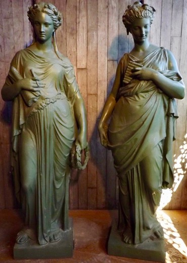 Антикварная пара скульптур