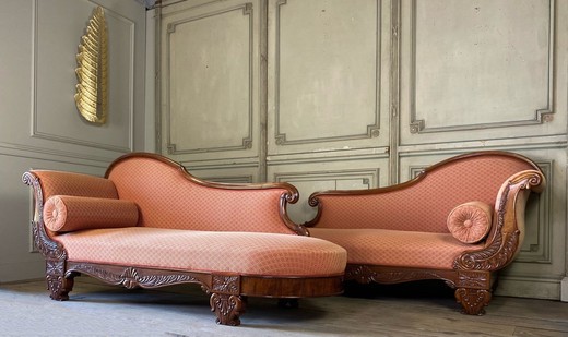 Antique twin couches