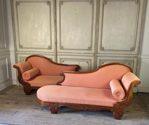 Antique twin couches