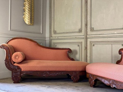 Antique twin couches