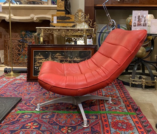 Mid-century modern style chair