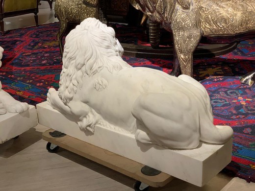 Pair marble Lions sculptures