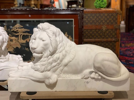 Pair marble Lions sculptures