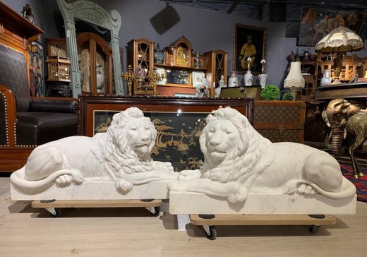 Pair marble Lions sculptures